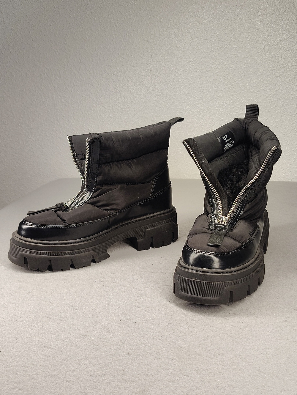 H&M women's black warm-lined padded boots W/front Zipper Size 7
